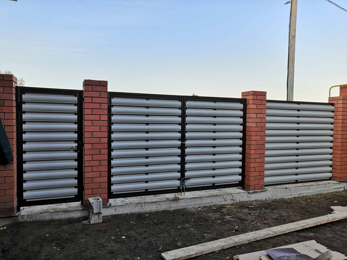 zabor-iz-shtaketnika-ral8017-shokolad-foto3 в Туркестане