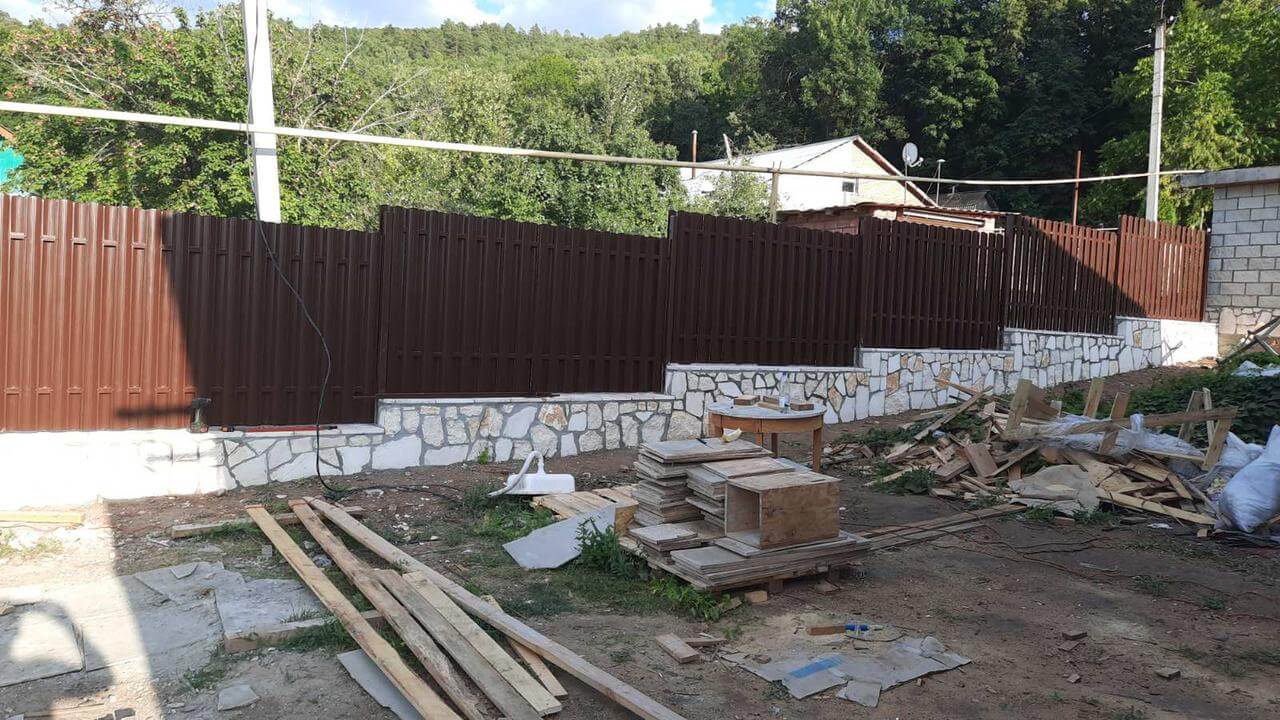 забор из штакетника шоколад двухсторонний фото1 в Туркестане