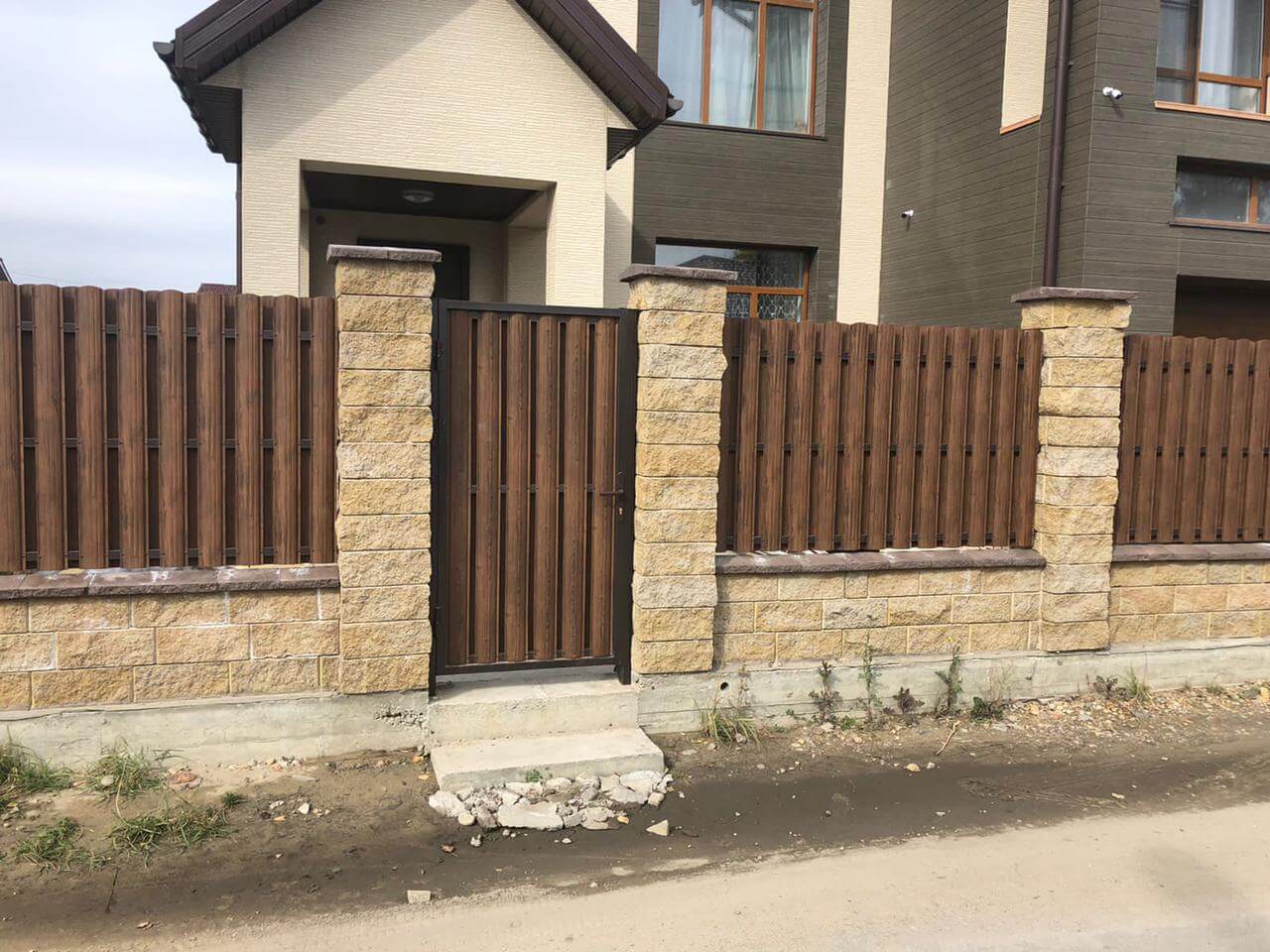 забор из штакетника каштан двухсторонний фото2 в Туркестане