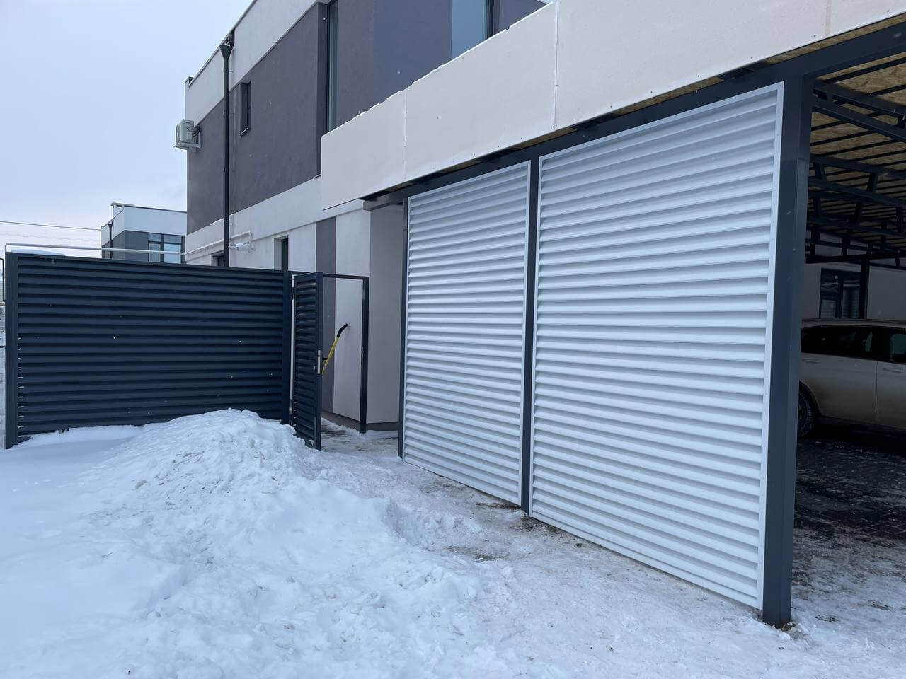 Парковочное место из ламелей Еврожалюзи RAL9003/9003 Белый двусторонний фото 1 в Туркестане