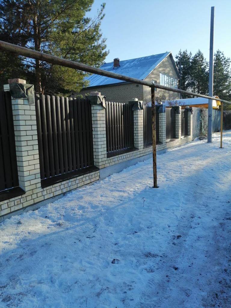 Забор из штакетника RAL8017 Шоколад в Туркестане