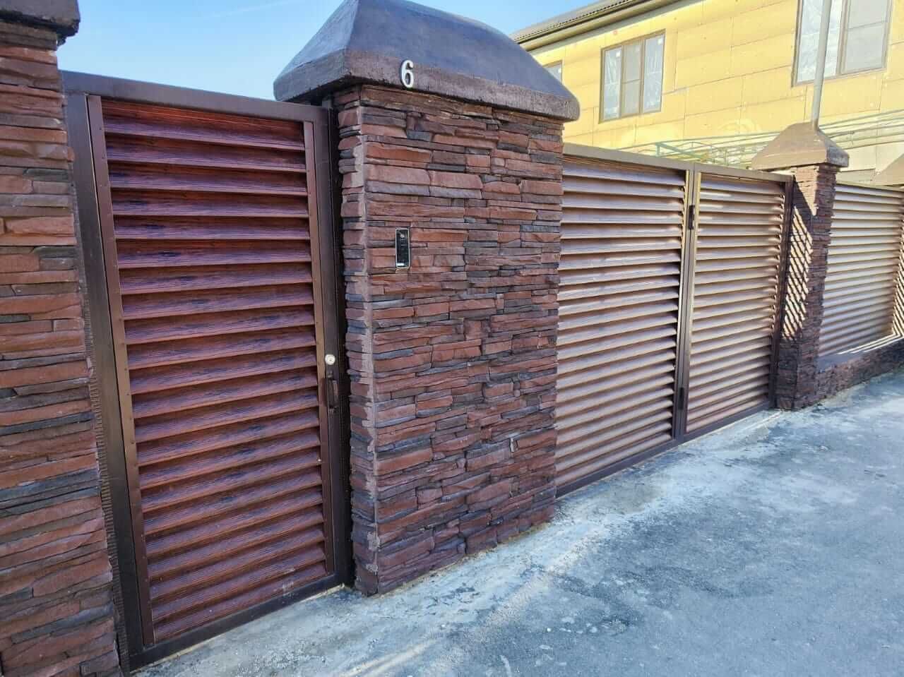 Забор с ламелями Еврожалюзи 43м Красный Каштан Printech в Туркестане