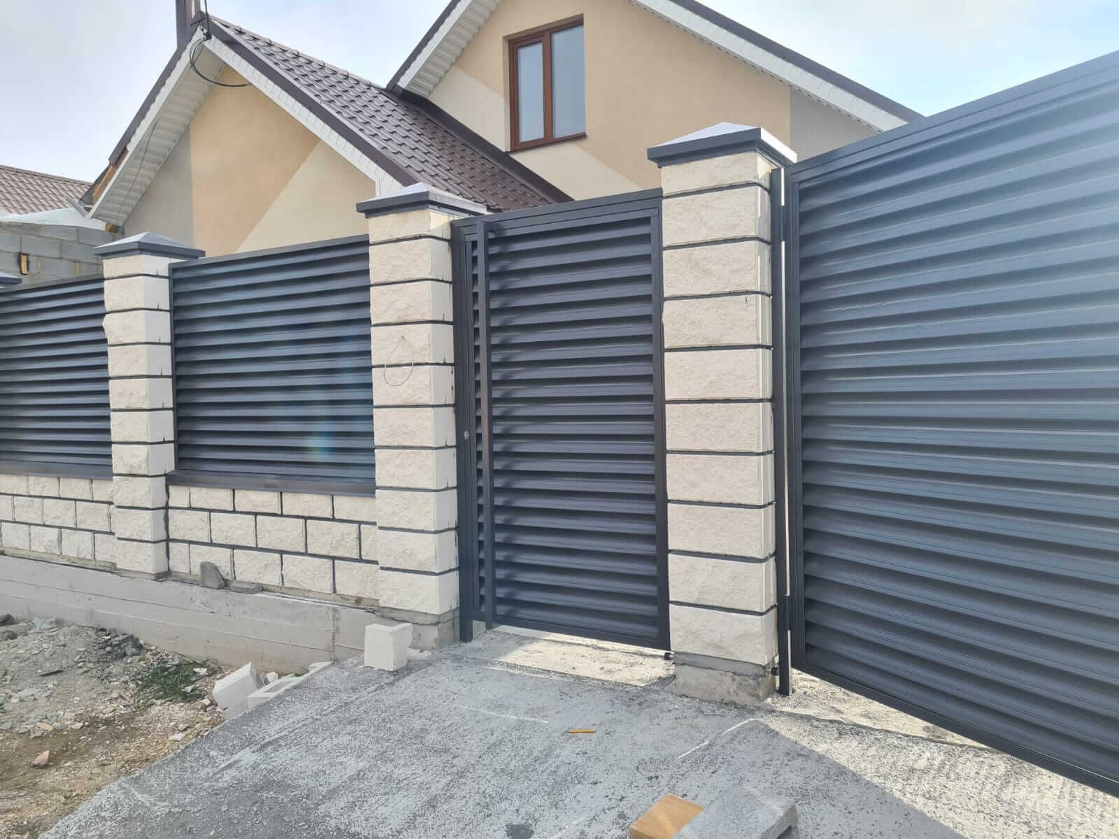 Забор из ламелей Еврожалюзи 38м RAL7024/7024 Серый Графит двусторонний фото 1 в Туркестане
