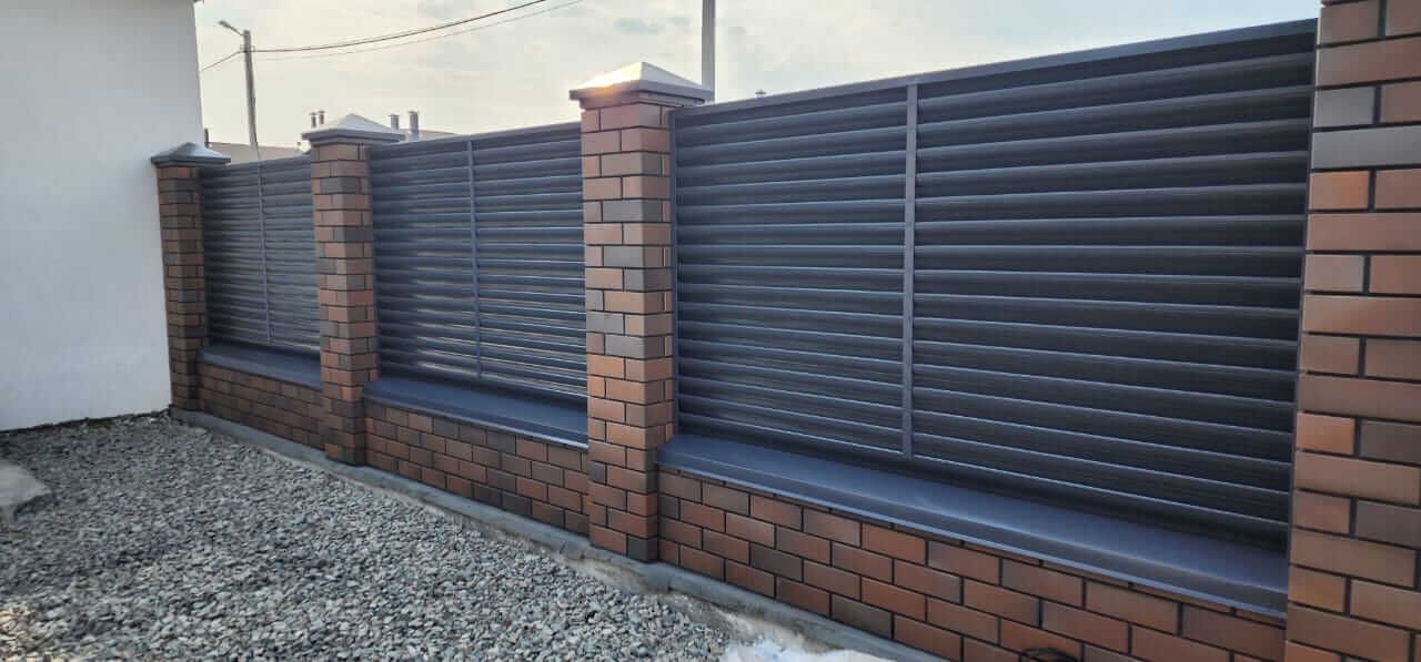 Забор из ламелей еврожалюзи 22м RAL7024/7024 Серый Графит двусторонний фото 1 в Туркестане