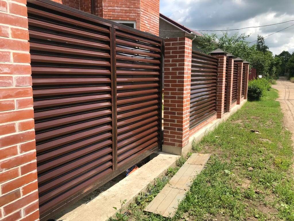 Забор из ламелей ЭКО-Z усиленных 25м RAL8017/8017 Шоколад двусторонний фото 6 в Туркестане