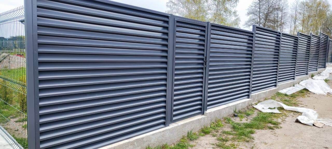 Забор-жалюзи из ламелей ЭКО-Z 24м RAL7024 Серый Графит фото 2 в Туркестане