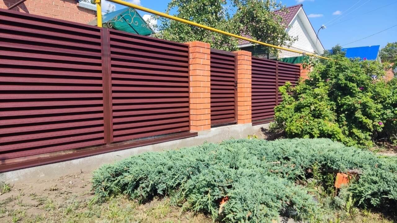 Забор-жалюзи из ламелей Еврожалюзи 20м RAL8017 Шоколад фото 1 в Туркестане