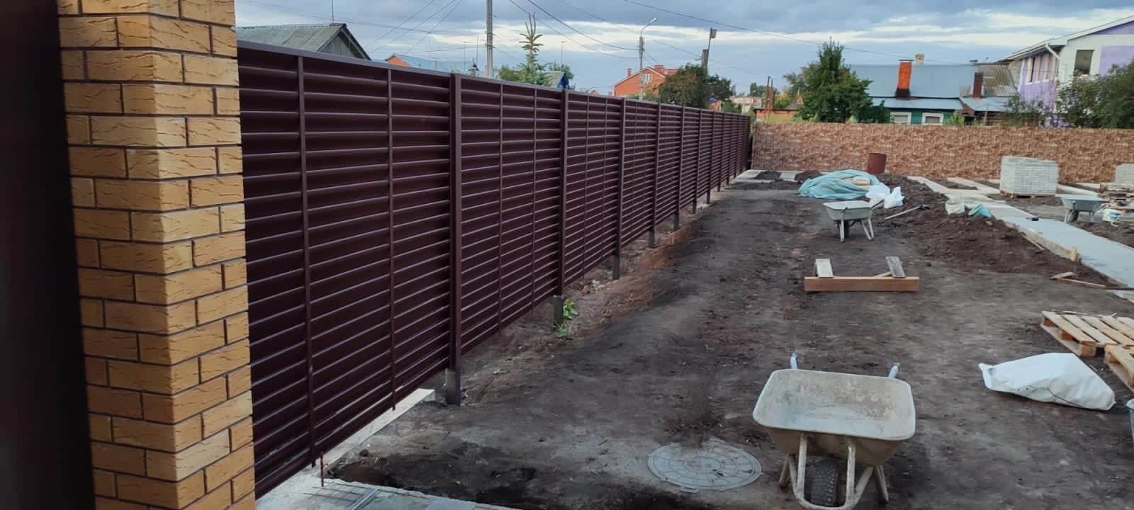 Забор из ламелей еврожалюзи 19м RAL8017/8017 Шоколад двусторонний фото 1 в Туркестане