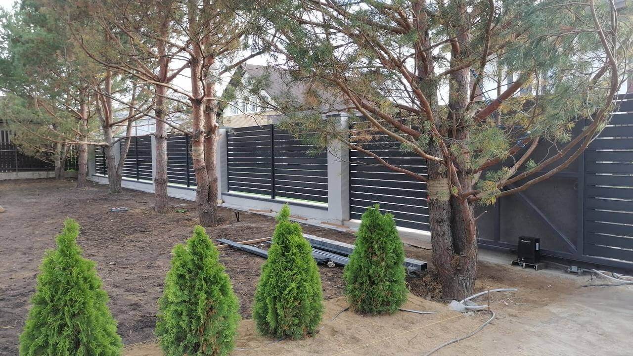 Забор-ранчо из металлопланкена 36м RAL7024 Серый Графит фото 6 в Туркестане
