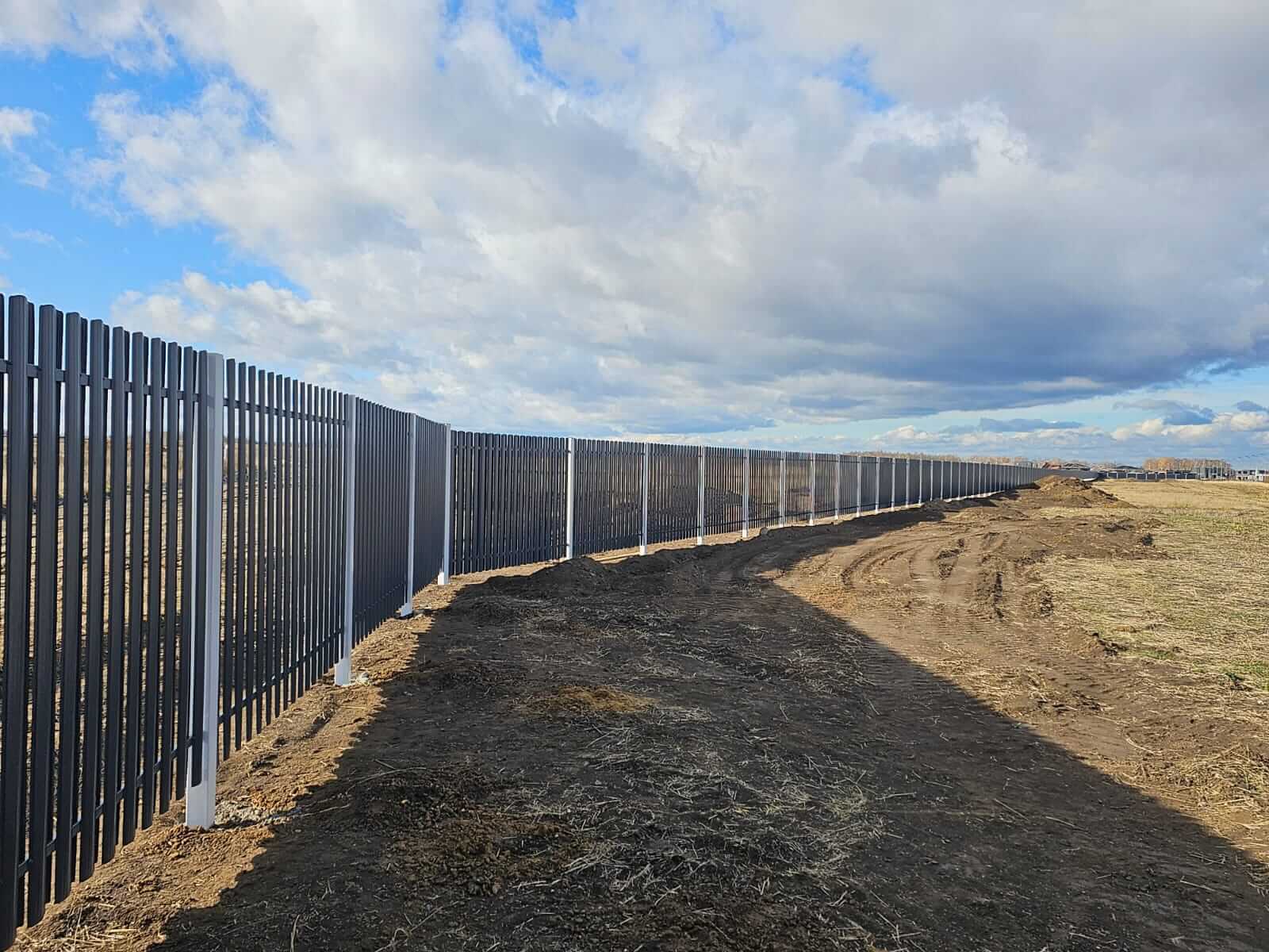 Забор из евроштакетника 234м RAL7024/7024 Серый Графит двусторонний фото 3 в Туркестане