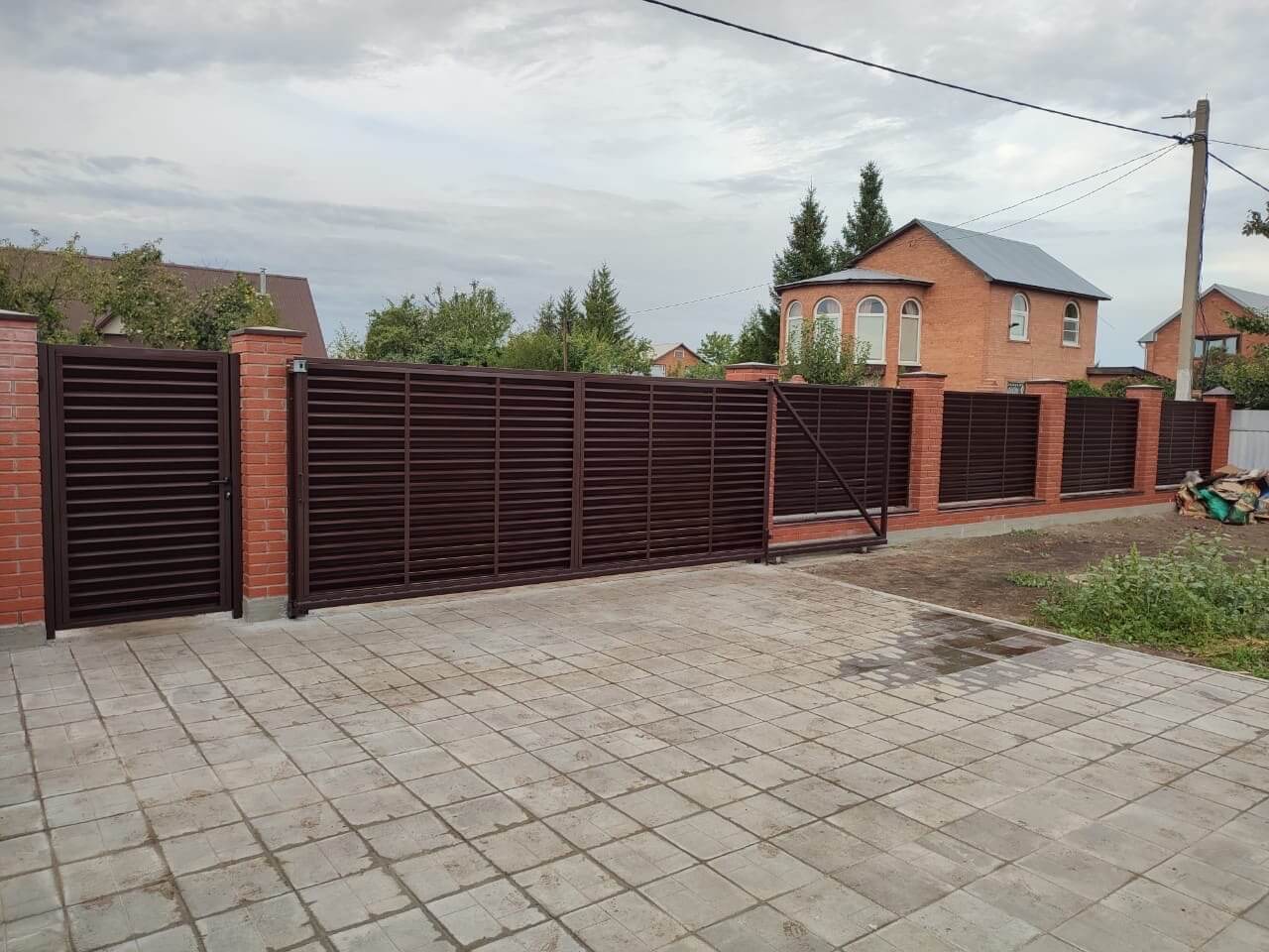 Забор из ламелей Еврожалюзи 28м RAL8017/8017 Шоколад двусторонний фото 3 в Туркестане
