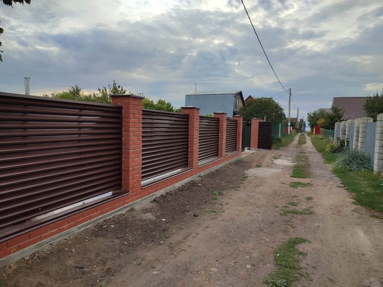 Забор из ламелей Еврожалюзи 28м RAL8017/8017 Шоколад двусторонний фото 2 в Туркестане