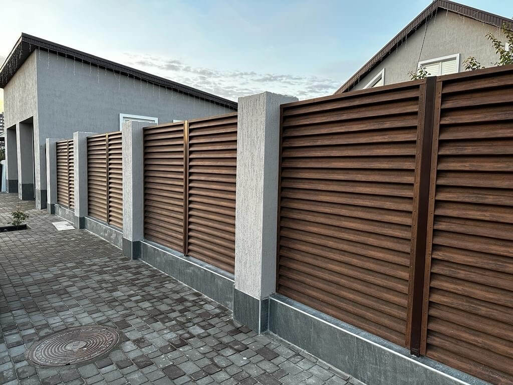 Забор-жалюзи из ламелей Еврожалюзи 23м Каштан Printech фото 2 в Туркестане