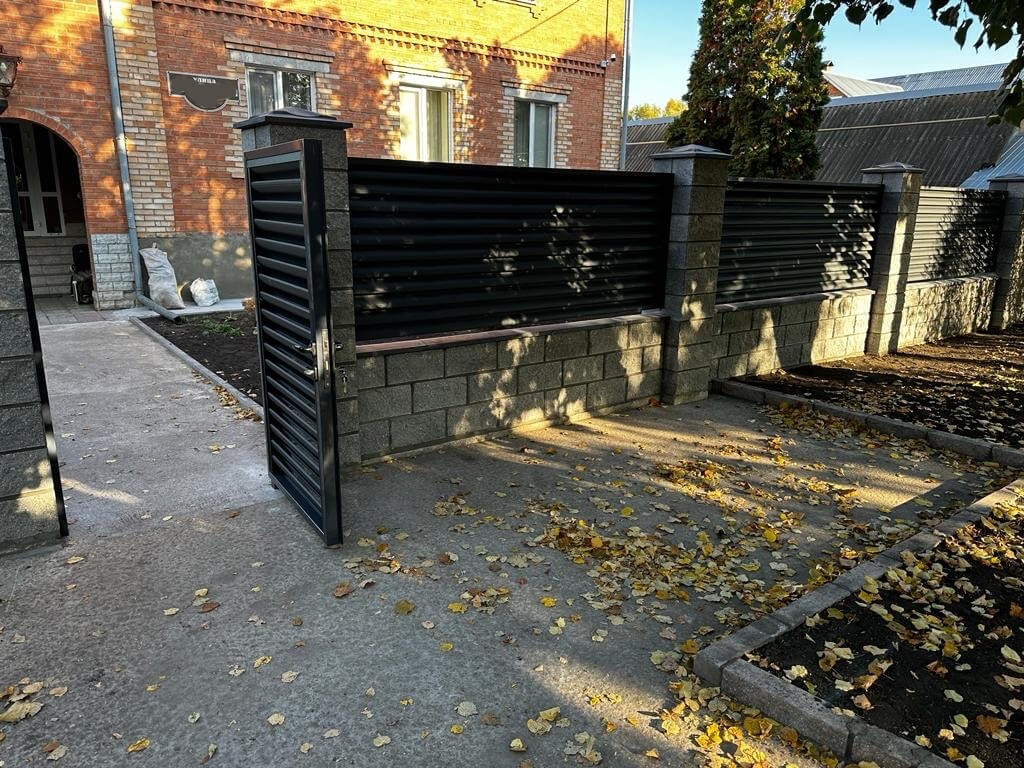 Забор-жалюзи 19м RAL7024/7024 Серый Графит двусторонний MATTE фото 5 в Туркестане