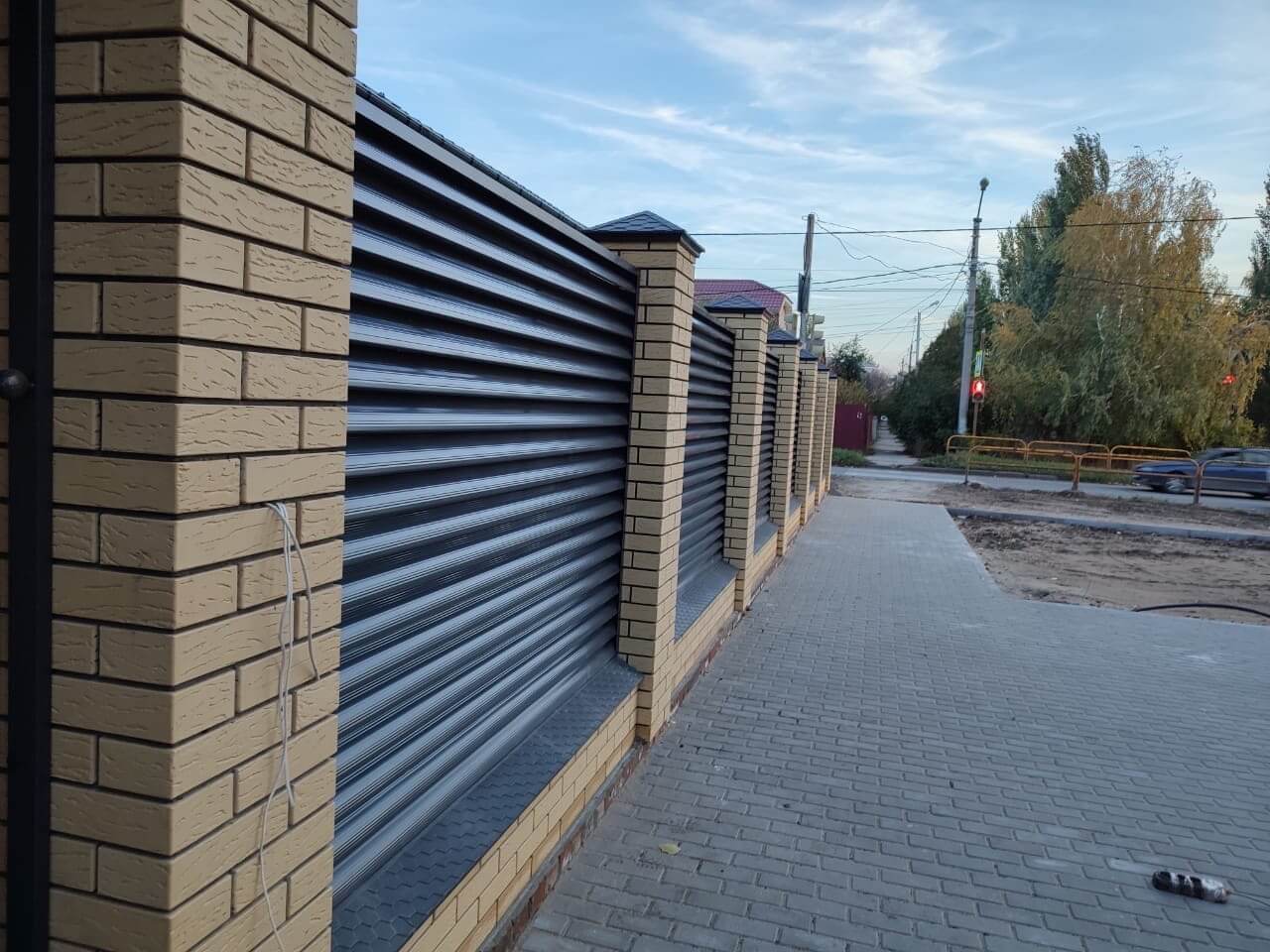 Забор-жалюзи с ламелями Еврожалюзи 16м RAL7024/7024 Серый Графит двусторонний фото 2 в Туркестане