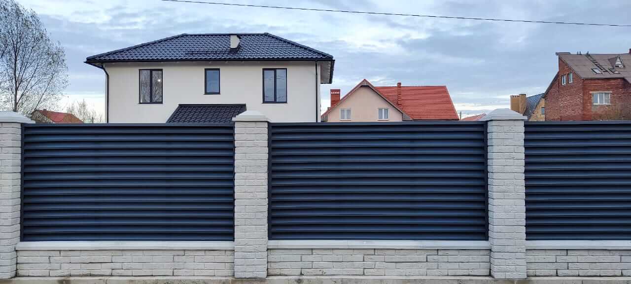 Забор-жалюзи из ламелей ЭКО-Z 32м RAL7024 Серый Графит МАТТЕ в Туркестане