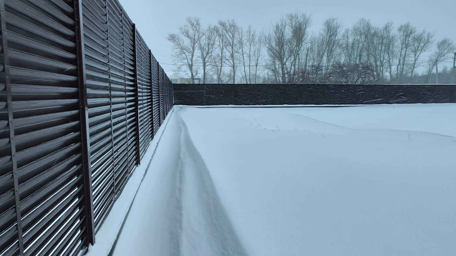 Забор из ламелей Еврожалюзи 108м RAL8017/8017 Шоколад двусторонний фото 1 в Туркестане