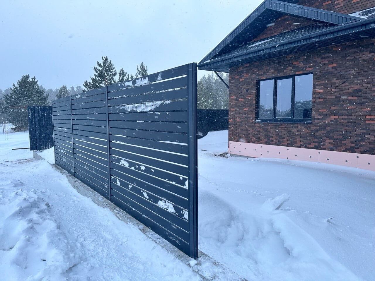 Забор-ранчо из металлопланкена 26м RAL7024 Серый Графит МАТТЕ в Туркестане
