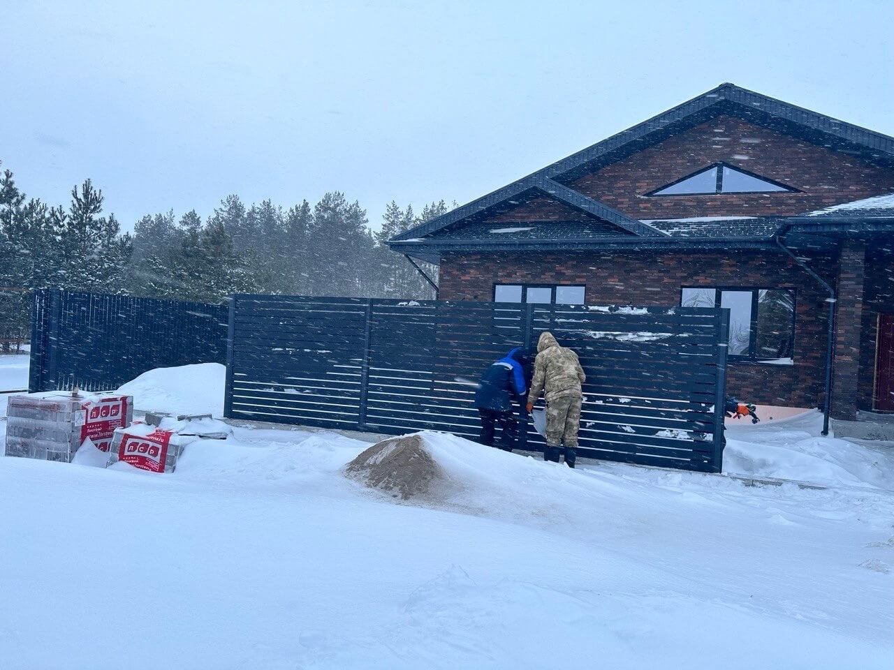 Забор-ранчо из металлопланкена 26м RAL7024 Серый Графит МАТТЕ фото 1 в Туркестане
