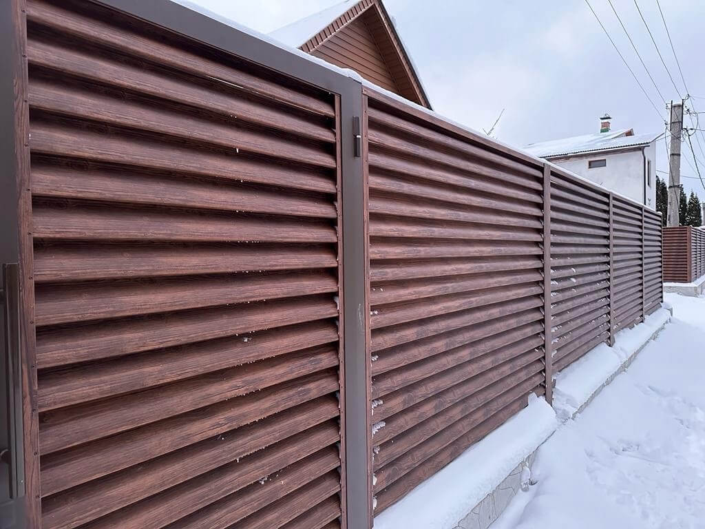 Забор-жалюзи из ламелей еврожалюзи 43м Каштан Printech фото 3 в Туркестане