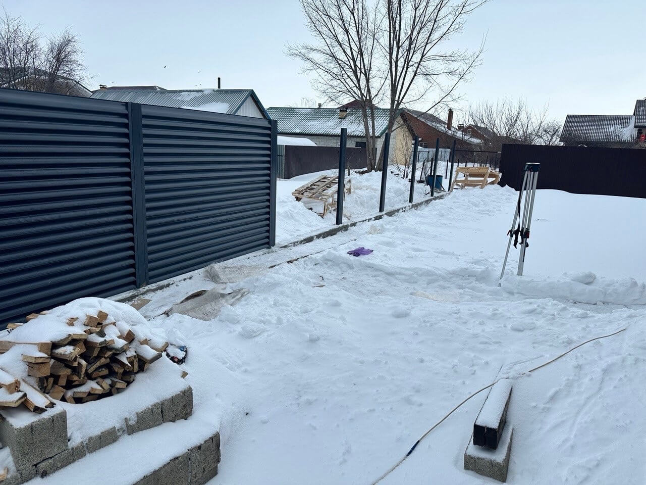 Забор-жалюзи из ламелей Еврожалюзи 32м RAL7024/7024 Серый Графит двусторонний фото 3 в Туркестане