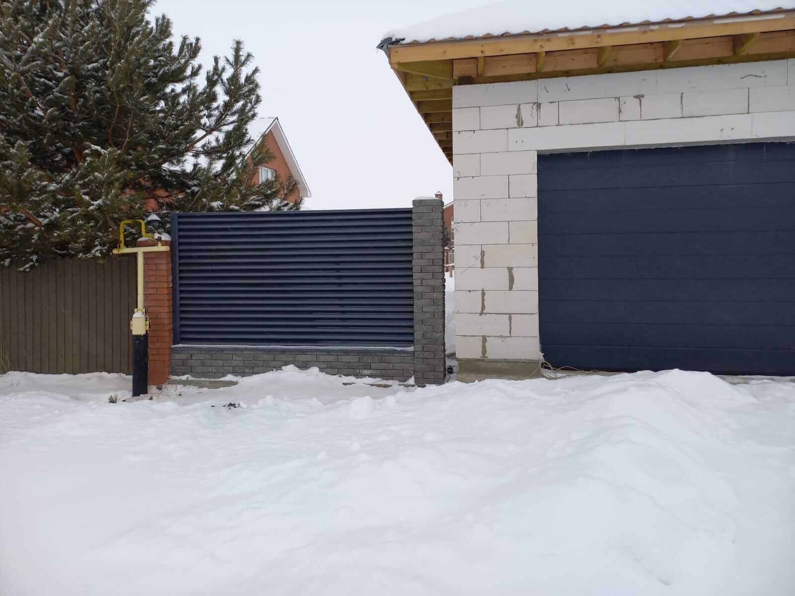 Забор из ламелей еврожалюзи 41м RAL7024/7024 Серый Графит двусторонний фото 1 в Туркестане