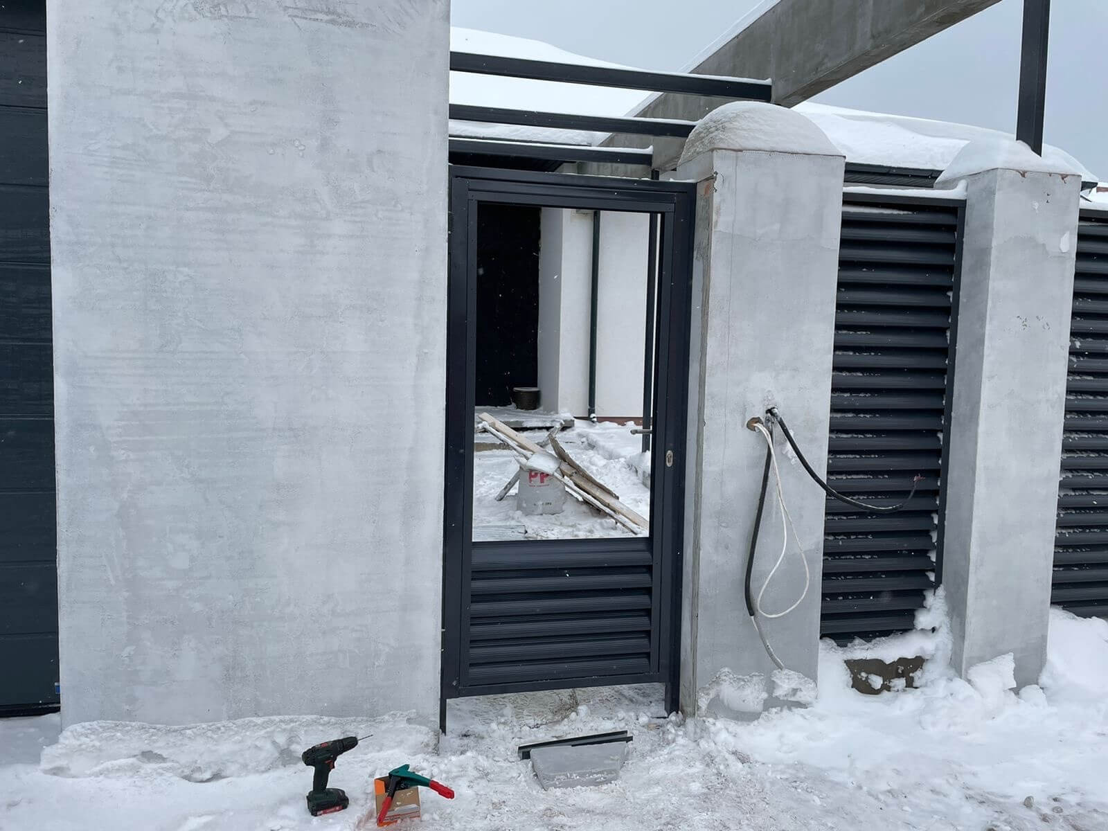 Забор из ламелей еврожалюзи 28м RAL7024/7024 Серый Графит двусторонний фото 2 в Туркестане
