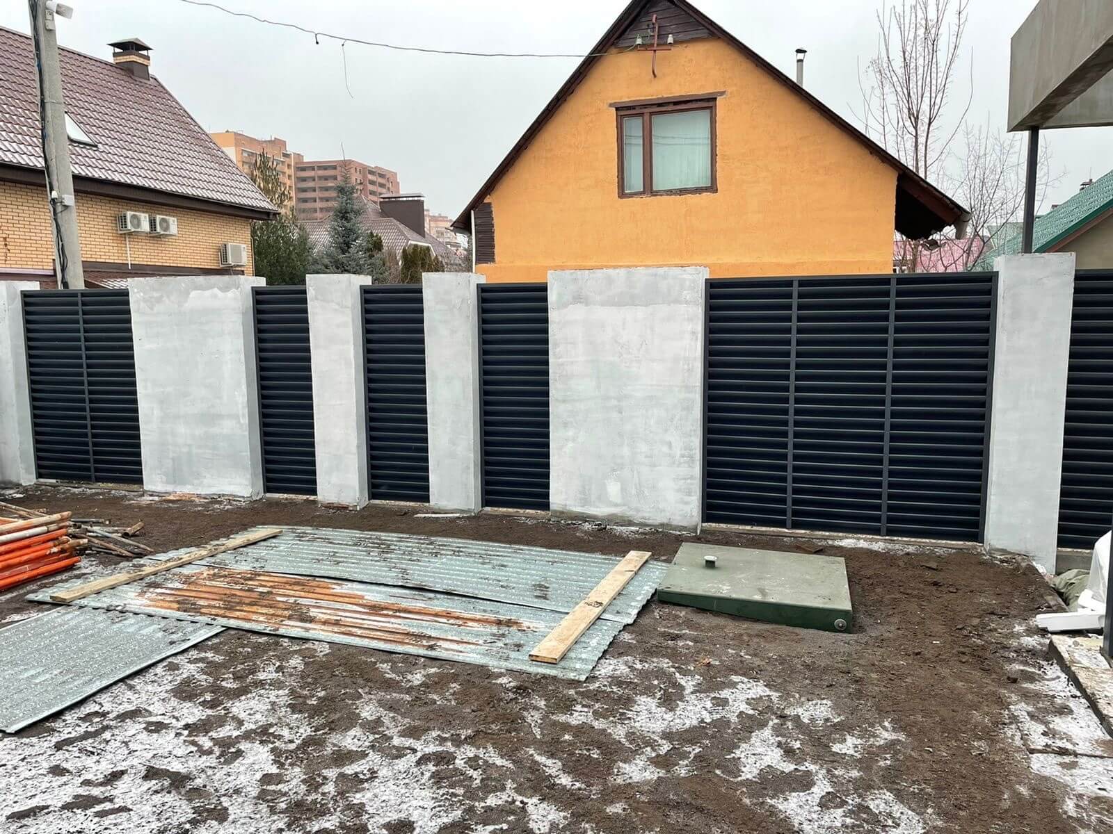 Забор из ламелей еврожалюзи 28м RAL7024/7024 Серый Графит двусторонний в Туркестане