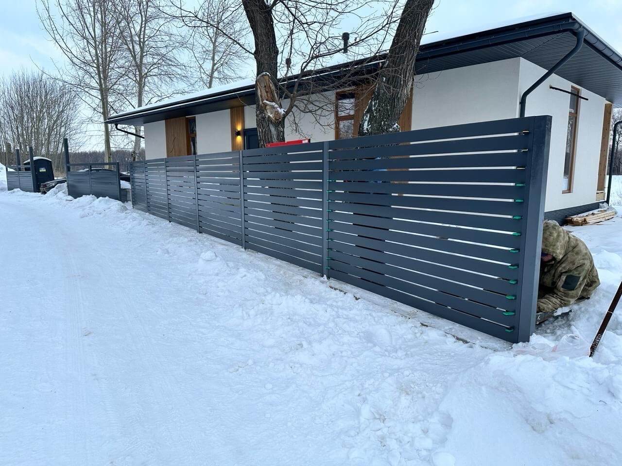 Забор-ранчо из металлопланкена 37м RAL7024 Серый Графит фото 3 в Туркестане