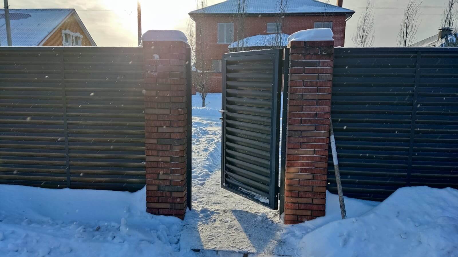 Забор-жалюзи с ламелями еврожалюзи 34м RAL7024/7024 Серый Графит двусторонний фото 3 в Туркестане