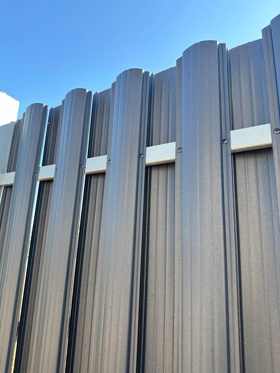 Забор из евроштакетника 34м RAL9005/9005 Черный МАТТЕ двусторонний фото 3 в Туркестане