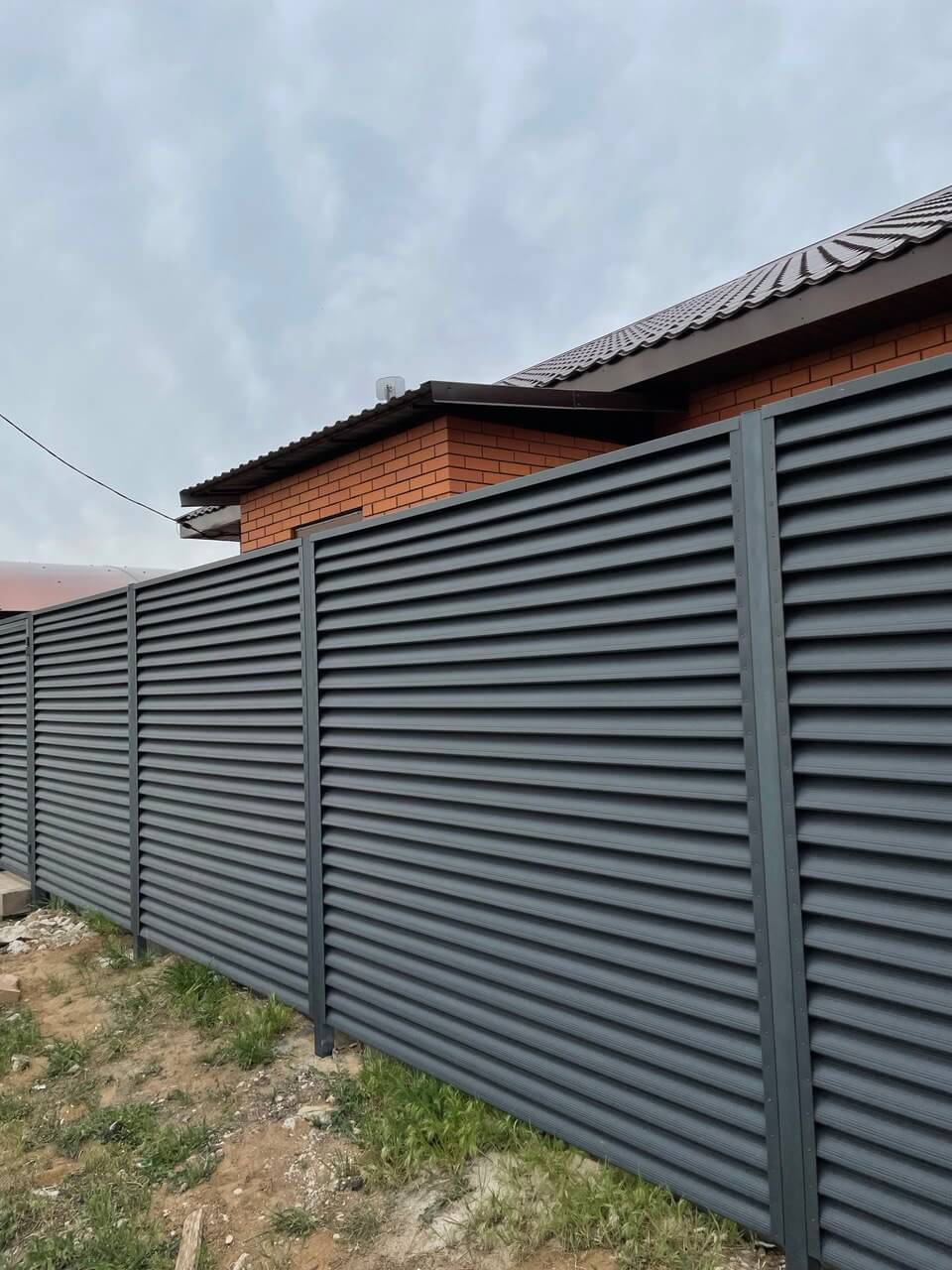 Забор из ламелей еврожалюзи 24м RAL7024 Серый Графит МАТТЕ в Туркестане
