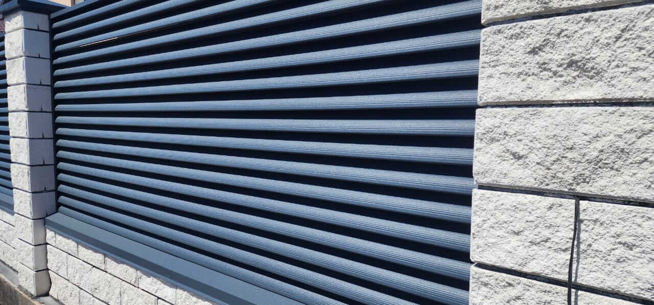 Забор из ламелей Еврожалюзи 32м RAL7024/7024 Серый Графит двусторонний МАТТЕ фото 1 в Туркестане