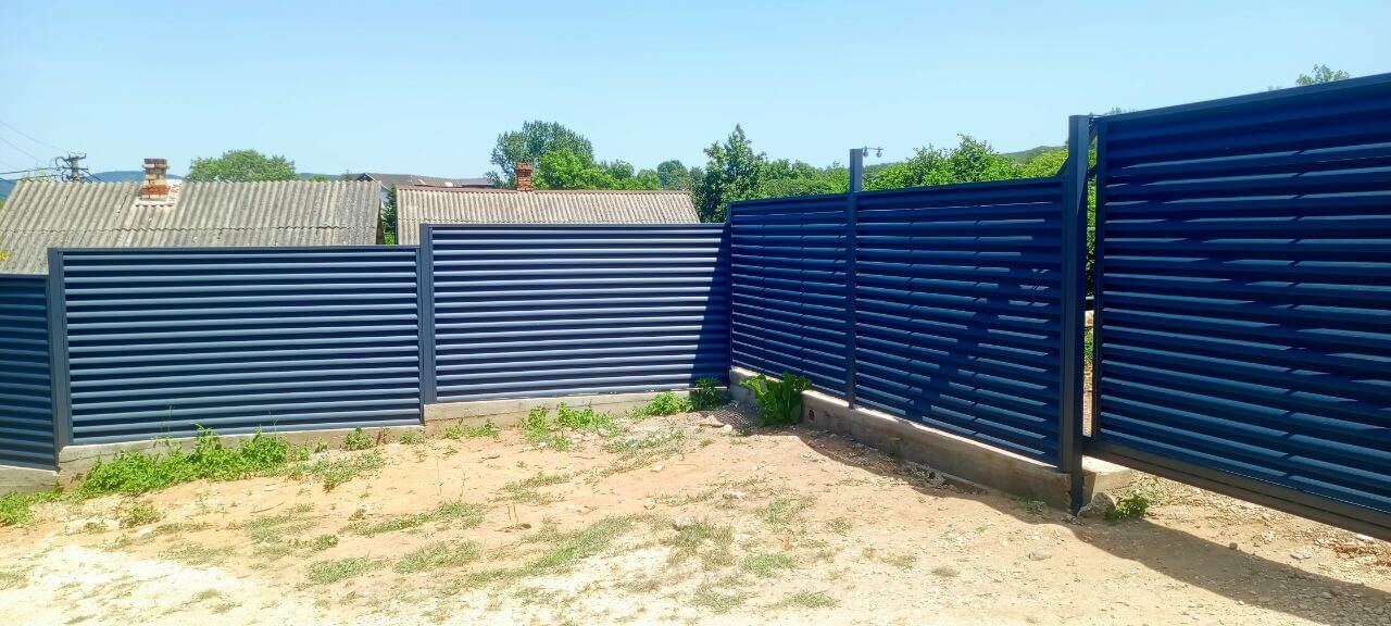 Забор-жалюзи из ламелей Еврожалюзи 53м RAL7024 Серый Графит МАТТЕ фото 4 в Туркестане