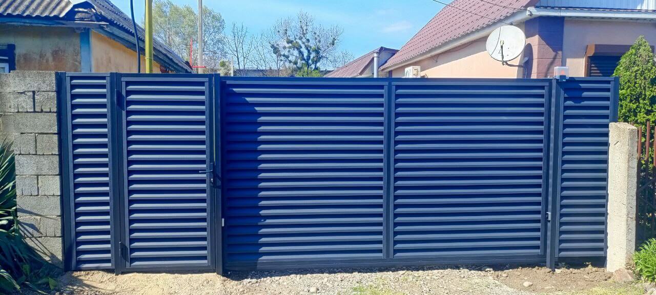 Забор-жалюзи из ламелей Еврожалюзи 53м RAL7024 Серый Графит МАТТЕ фото 1 в Туркестане
