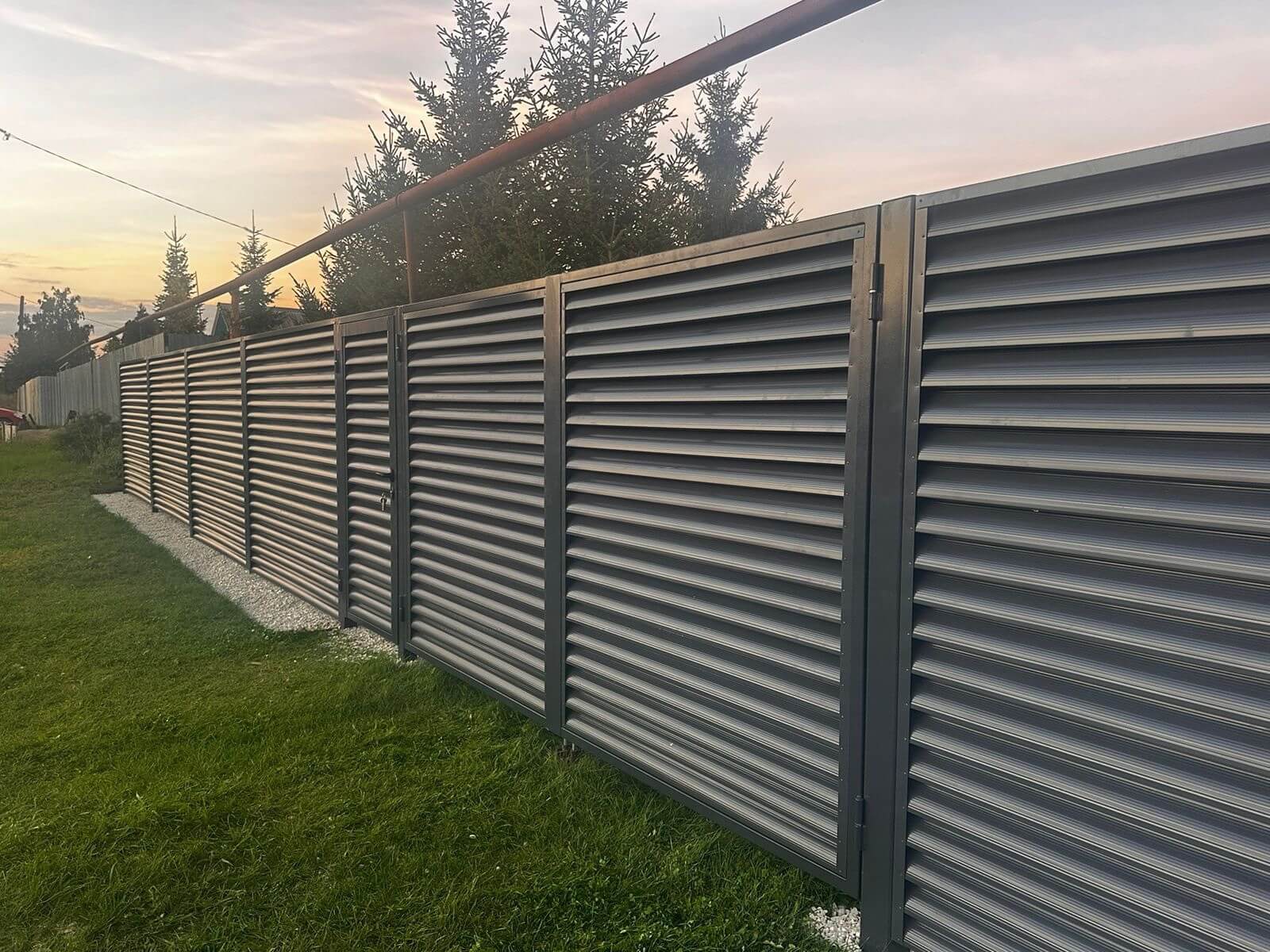 Забор из ламелей Еврожалюзи 26м RAL7024/7024 Серый Графит двусторонний в Туркестане