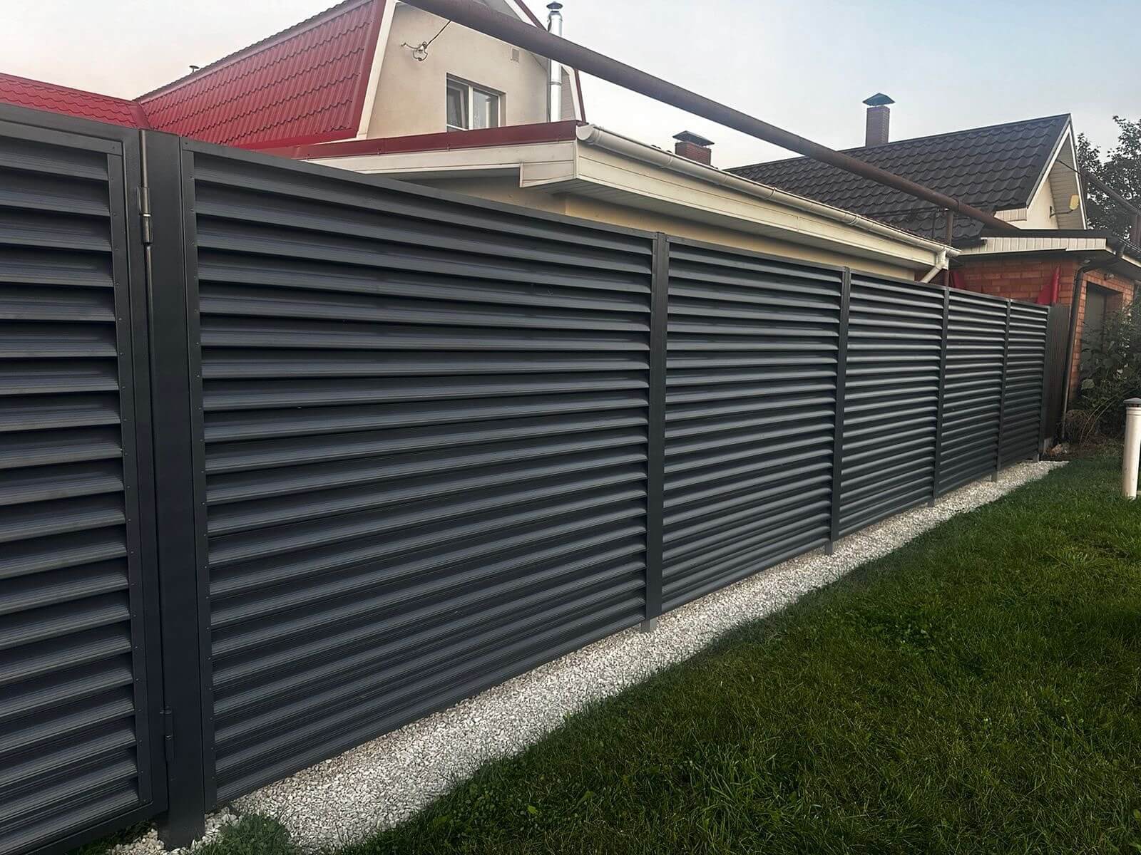 Забор из ламелей Еврожалюзи 26м RAL7024/7024 Серый Графит двусторонний фото 3 в Туркестане