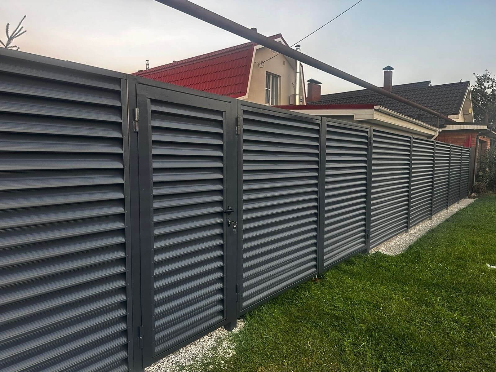 Забор из ламелей Еврожалюзи 26м RAL7024/7024 Серый Графит двусторонний фото 1 в Туркестане