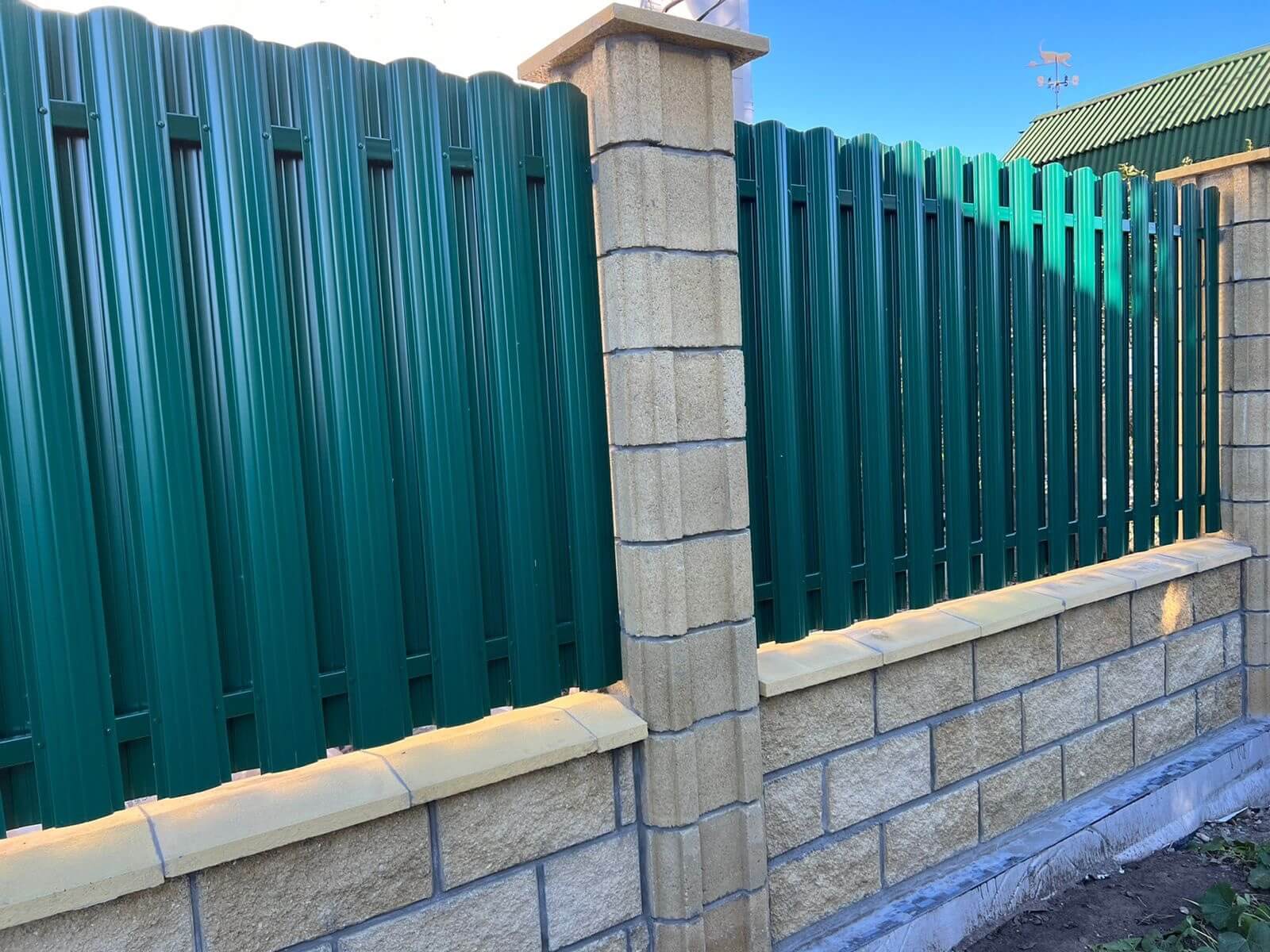 Забор из евроштакетника 22м RAL6005/6005 Зеленый Мох двусторонний фото 1 в Туркестане