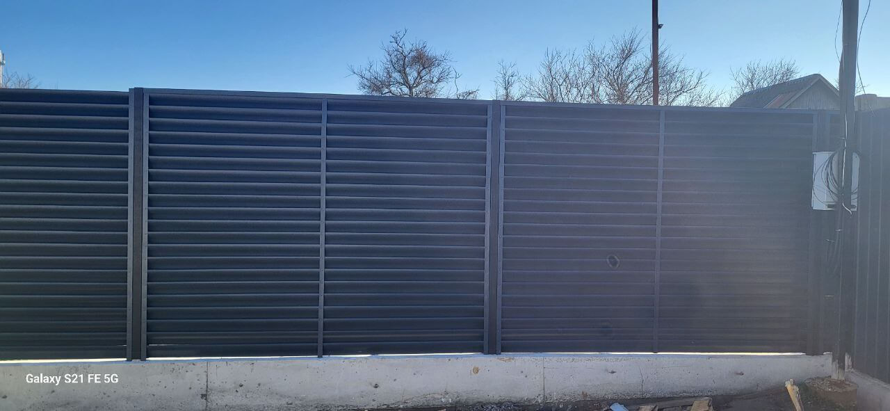 Забор из ламелей еврожалюзи 30м RAL7024/7024 Серый Графит двусторонний фото 6 в Туркестане