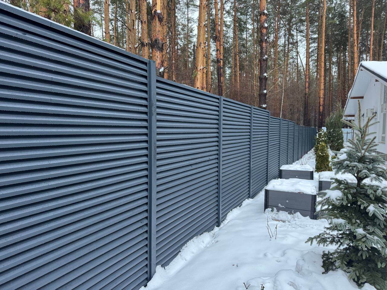 Забор-жалюзи из ламелей ЭКО-Z-US 54м RAL7024/7024 Серый Графит двусторонний МАТТЕ в Туркестане