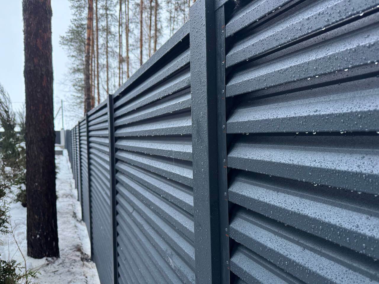 Забор-жалюзи из ламелей ЭКО-Z-US 54м RAL7024/7024 Серый Графит двусторонний МАТТЕ фото 1 в Туркестане