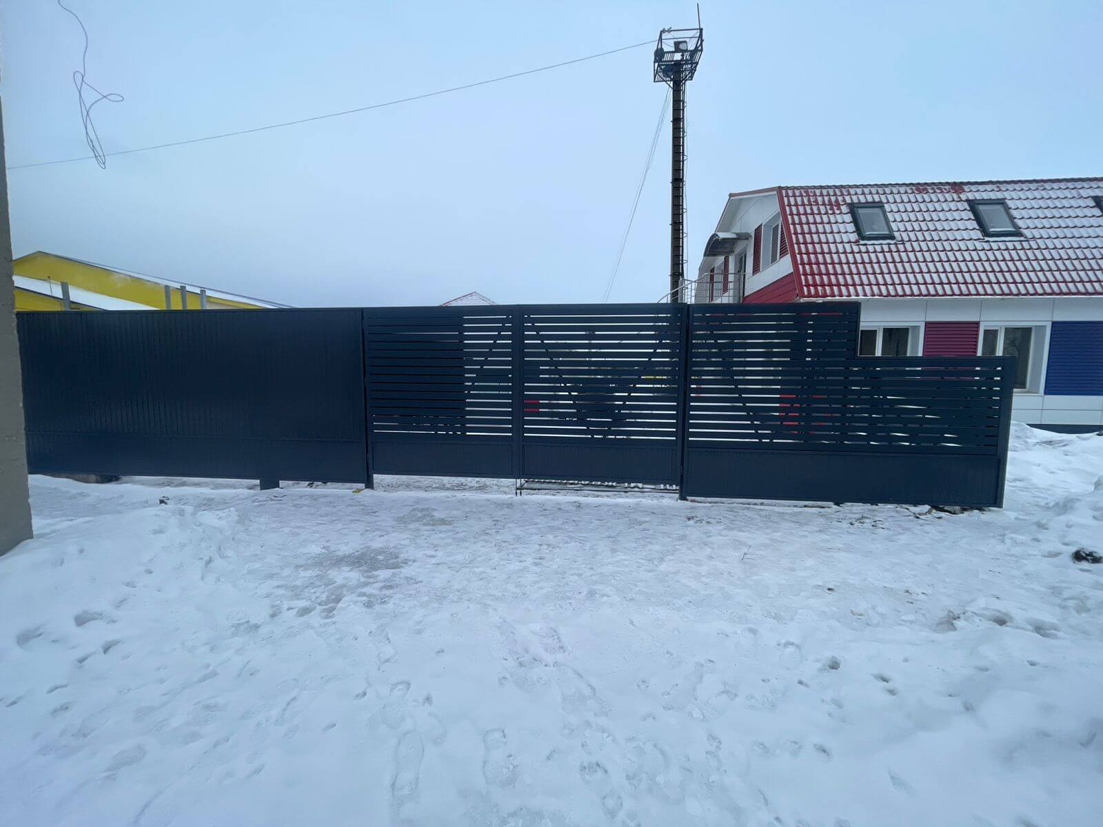 Забор-ранчо из металлического планкена 11м RAL7024 Серый Графит фото 2 в Туркестане