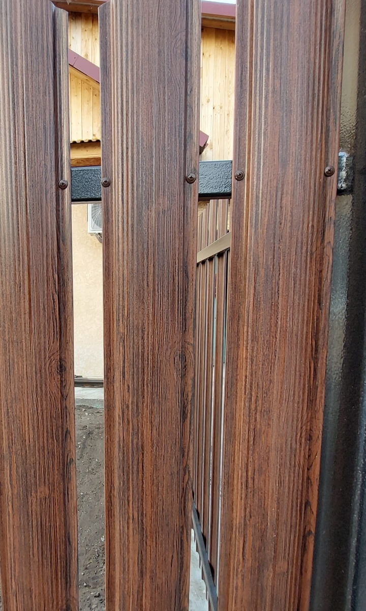 Забор из евроштакетника 13м Античный Дуб SteelArt двусторонний фото 1 в Туркестане