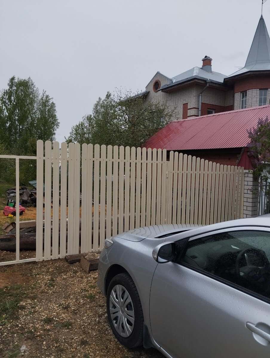 Забор из евроштакетника 9м RAL1015/1015 Слоновая Кость двусторонний фото 1 в Туркестане