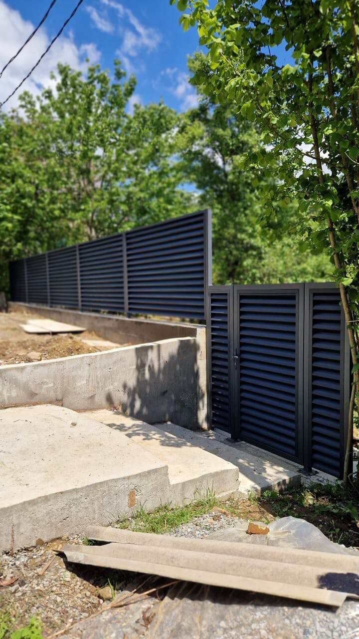 Забор-жалюзи из ламелей еврожалюзи 23м RAL7024/7024 Серый Графит двусторонний МАТТЕ фото 1 в Туркестане