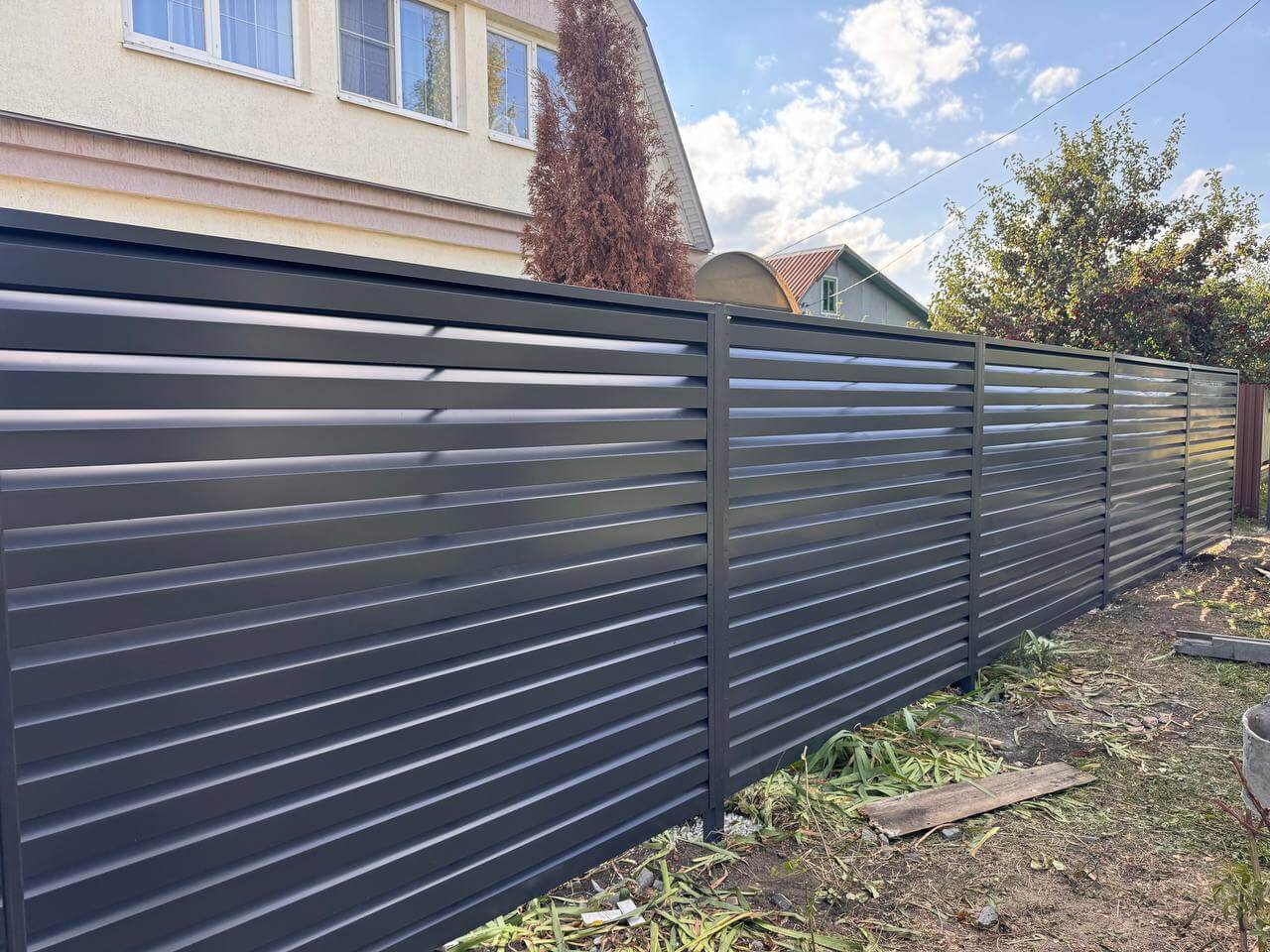 Забор-жалюзи из ламелей Хай-Тек 26м RAL7024/7024 Серый Графит двусторонний в Туркестане