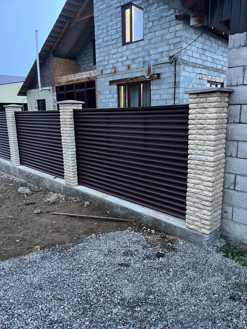 Забор-жалюзи из ламелей ЭКО-Z 18м RAL8017/8017 Шоколад двусторонний фото 2 в Туркестане