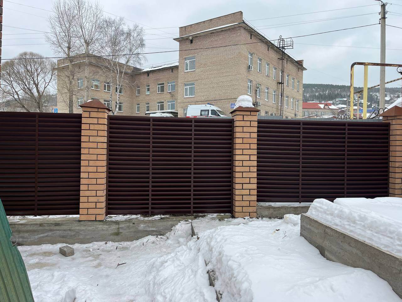 Забор-жалюзи из ламелей ЭКО-Z 87м RAL8017/8017 Шоколад двусторонний МАТТЕ фото 16 в Туркестане