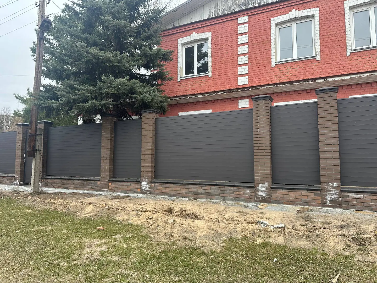 Забор-ранчо из металлического планкена 28м RAL8019 Темный Шоколад МАТТЕ в Туркестане